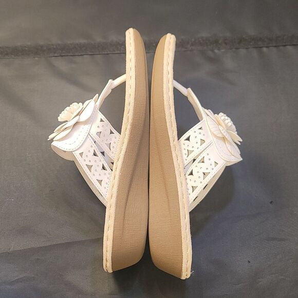 BRAND CLIFFS by White MOUNTAIN WOMEN CYNTHIA DRESSY FLORAL  DESIGN THONG SANDAL - Picture 10 of 14